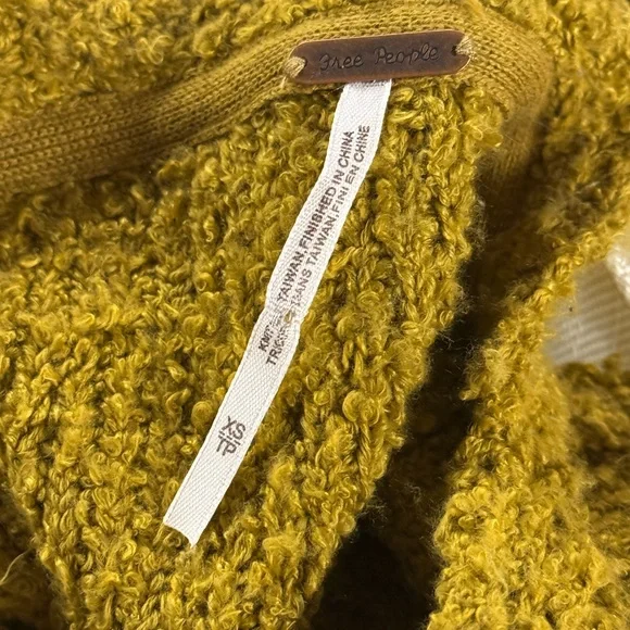 Free People Finders Keepers V-Neck Boucle Sweater in Athena Moss Green XS NWT - Picture 9 of 9